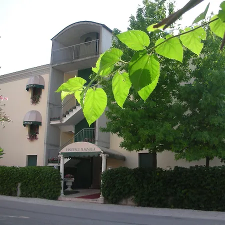 Magnolia 3* أفيانو