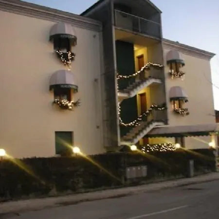 Magnolia فندق أفيانو